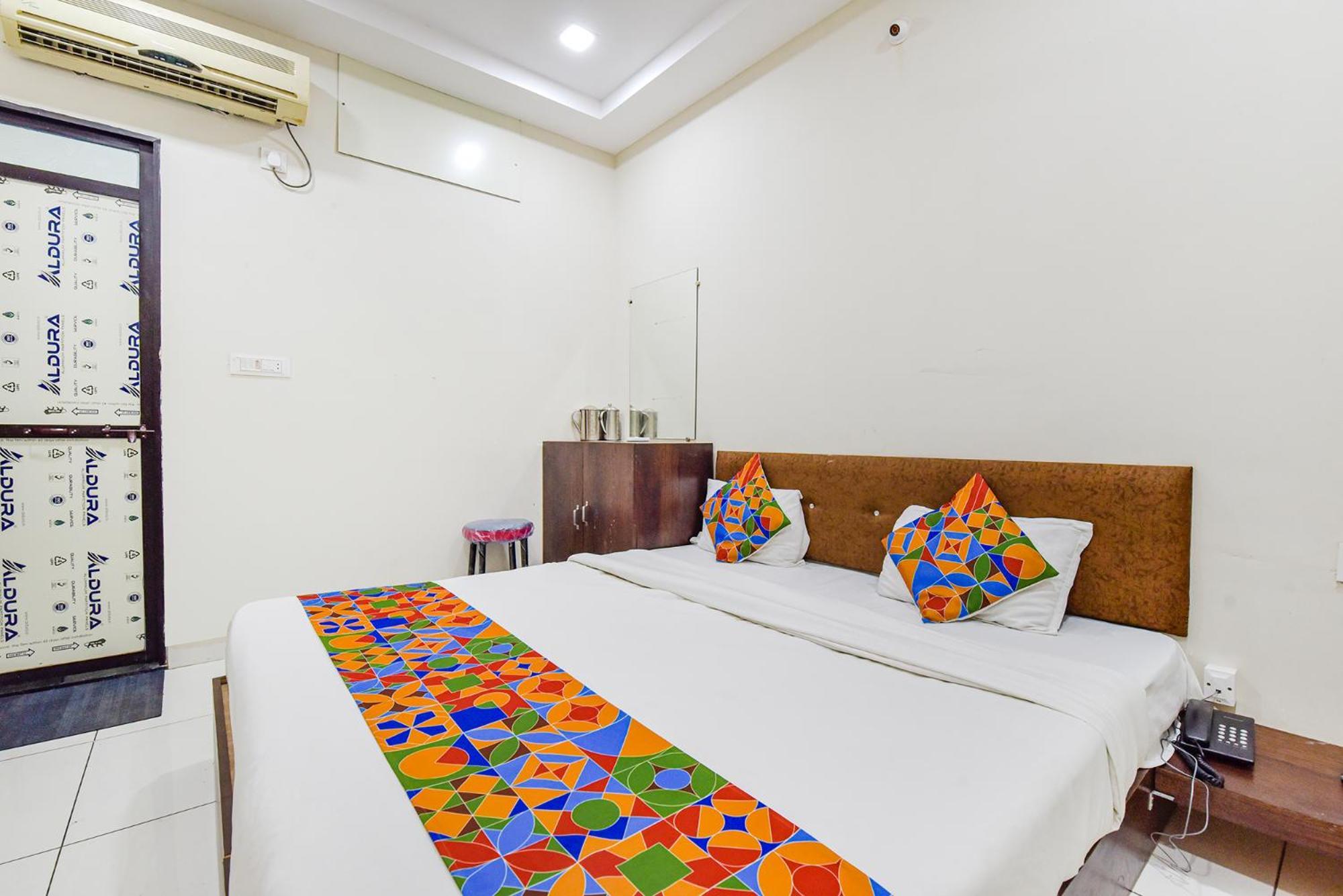 Fabexpress Devani Palace Ujjain Exterior photo