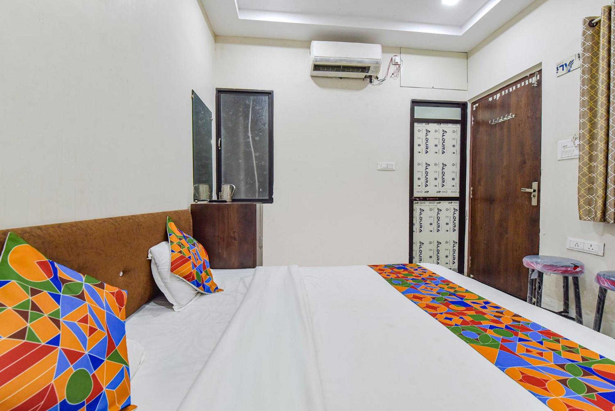 Fabexpress Devani Palace Ujjain Exterior photo