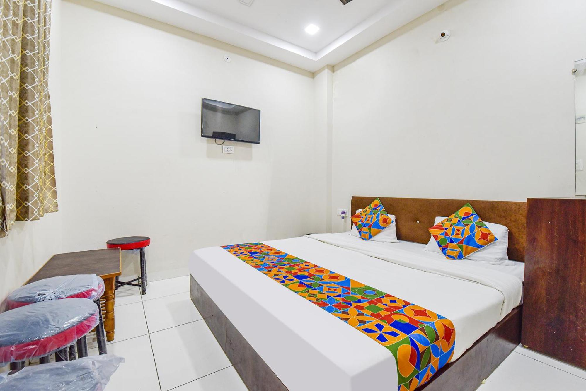 Fabexpress Devani Palace Ujjain Exterior photo