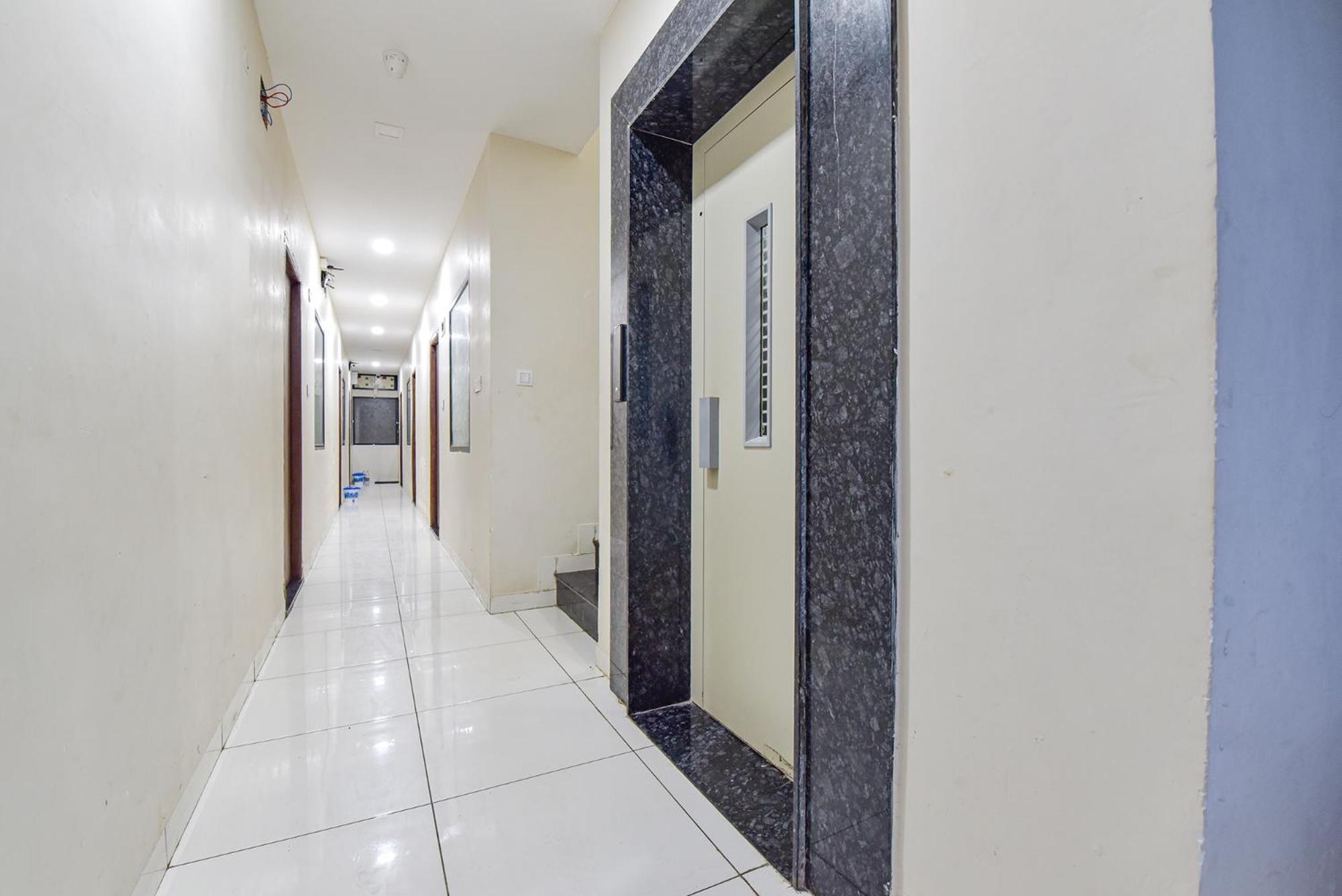 Fabexpress Devani Palace Ujjain Exterior photo